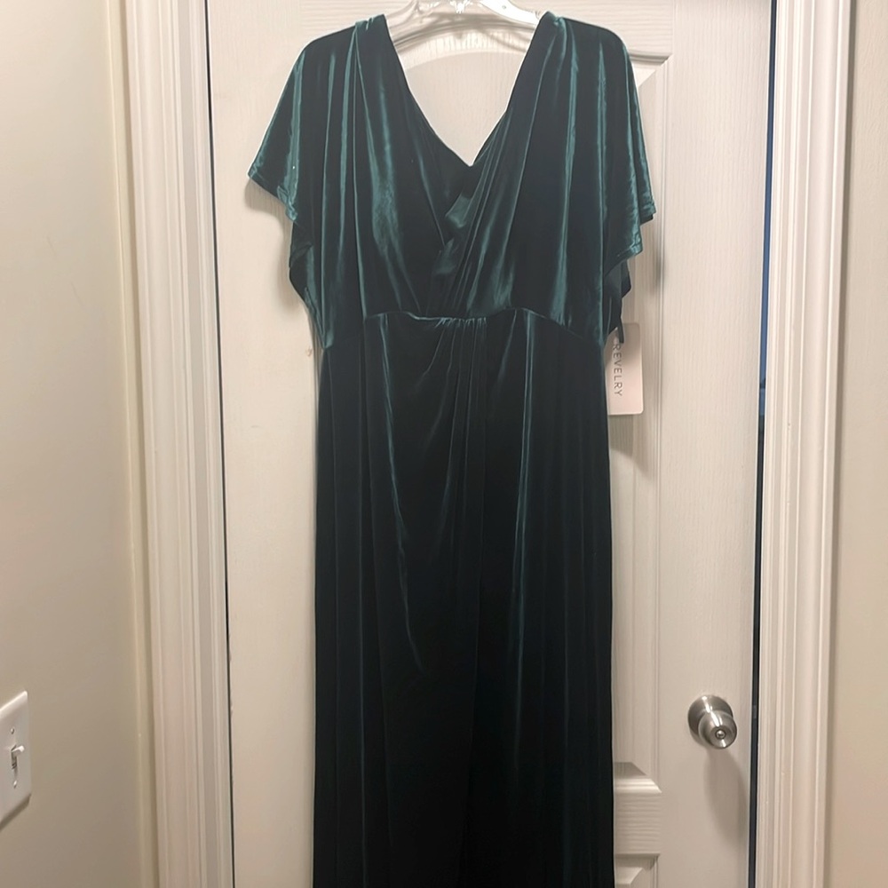 Revelry Maternity Gwen Velvet Dress in Emerald